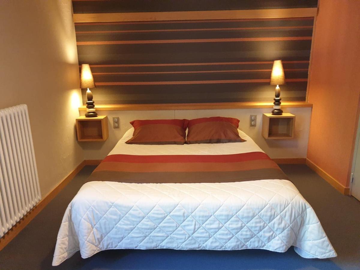 Logis Hotel Restaurant & Spa Les Remparts 살레 외부 사진