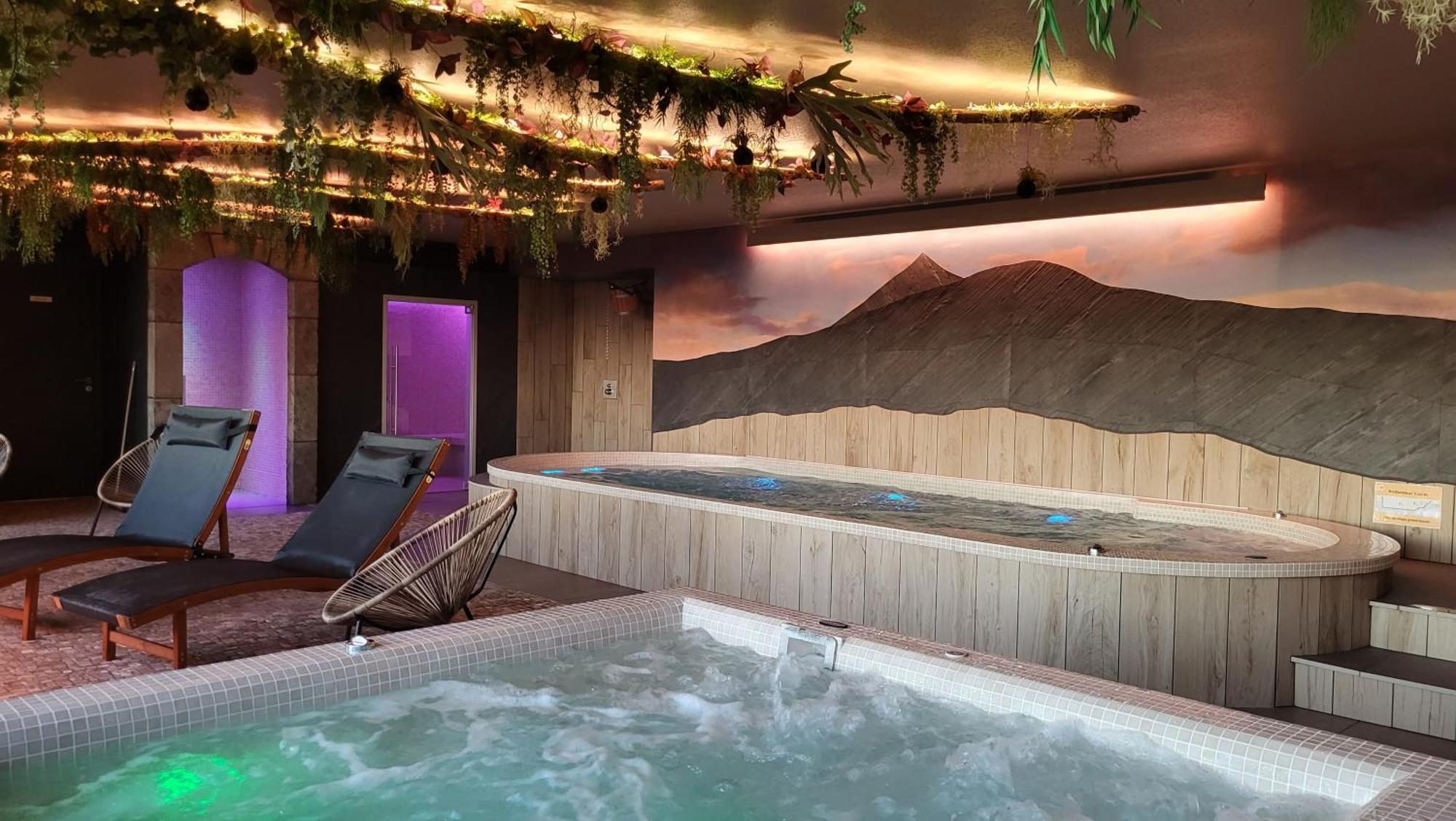 Logis Hotel Restaurant & Spa Les Remparts 살레 외부 사진