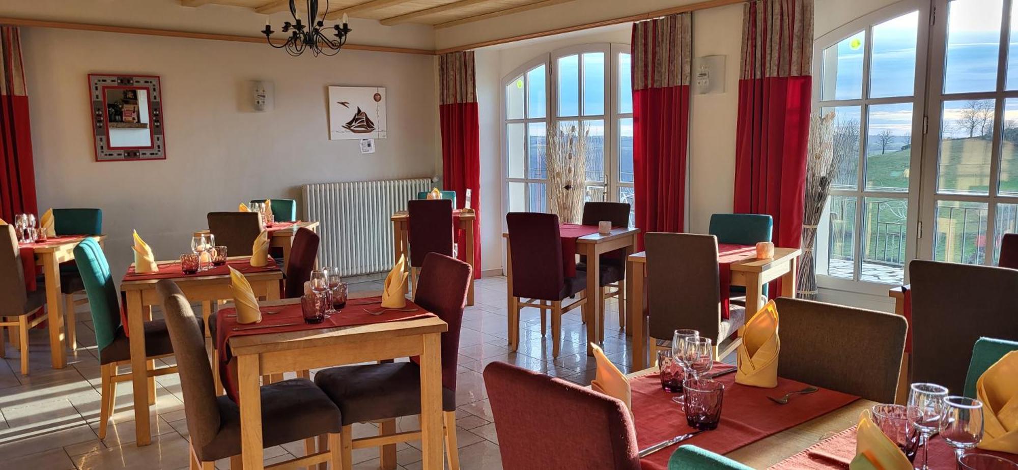 Logis Hotel Restaurant & Spa Les Remparts 살레 외부 사진
