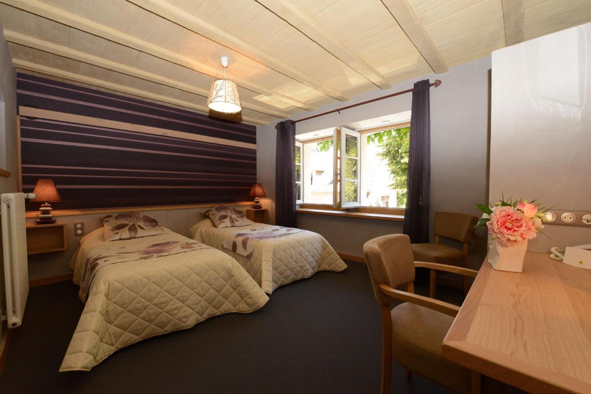 Logis Hotel Restaurant & Spa Les Remparts 살레 외부 사진