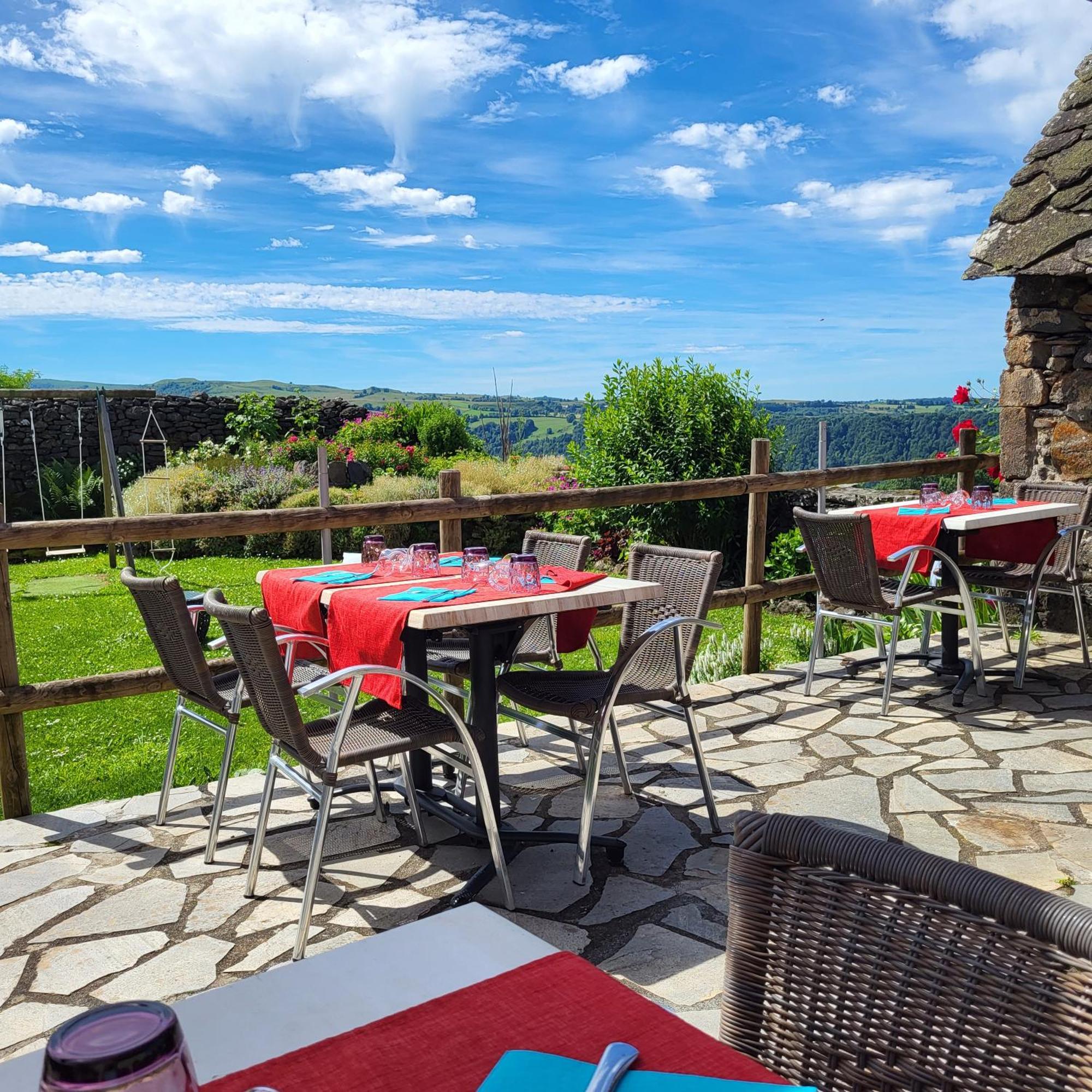 Logis Hotel Restaurant & Spa Les Remparts 살레 외부 사진